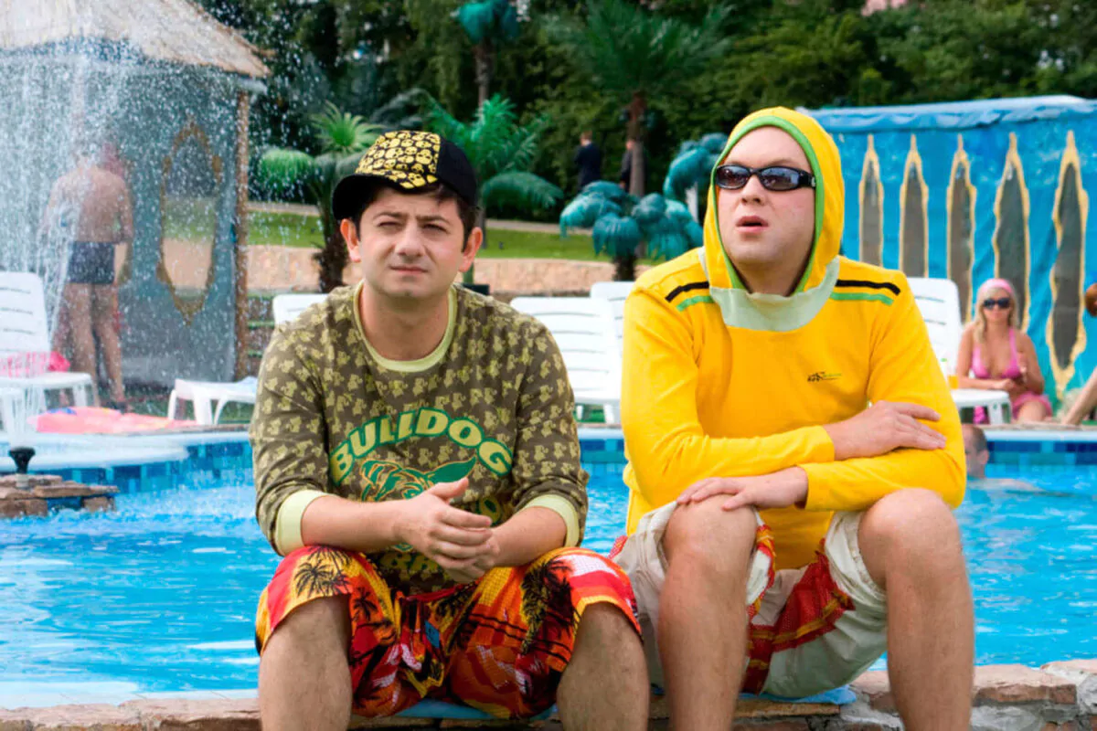 Момент из трейлера сериала Наша Раша от ТНТ